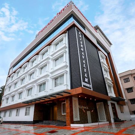 Krishnavalsam Regency Hotel Guruvāyūr Buitenkant foto