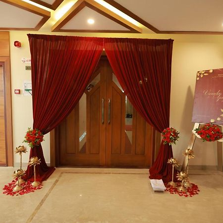 Krishnavalsam Regency Hotel Guruvāyūr Buitenkant foto
