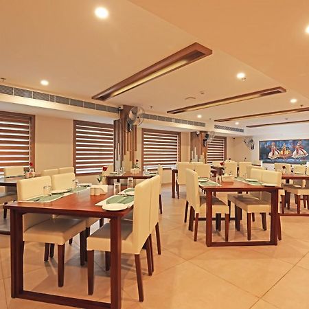 Krishnavalsam Regency Hotel Guruvāyūr Buitenkant foto