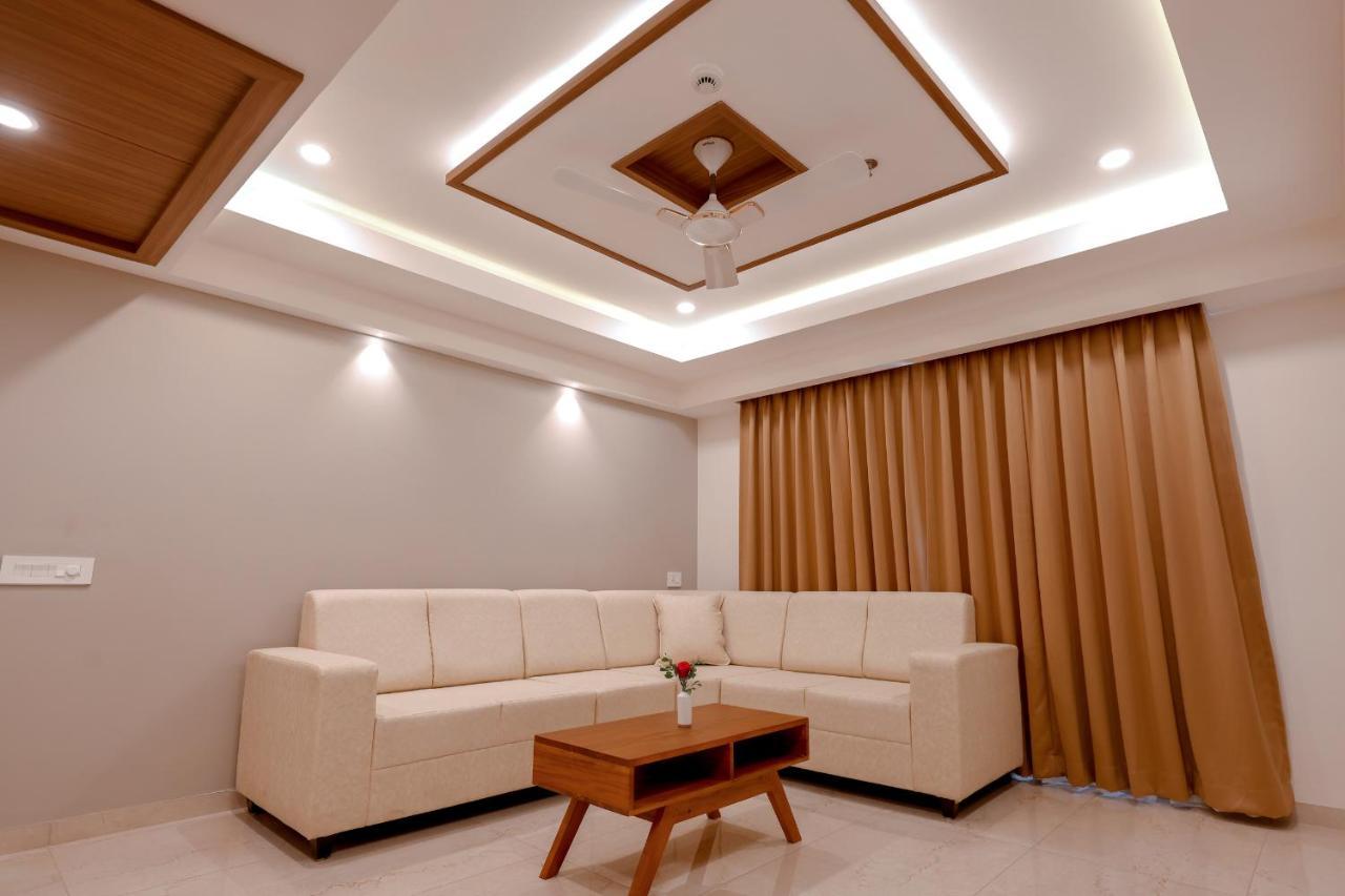 Krishnavalsam Regency Hotel Guruvāyūr Buitenkant foto