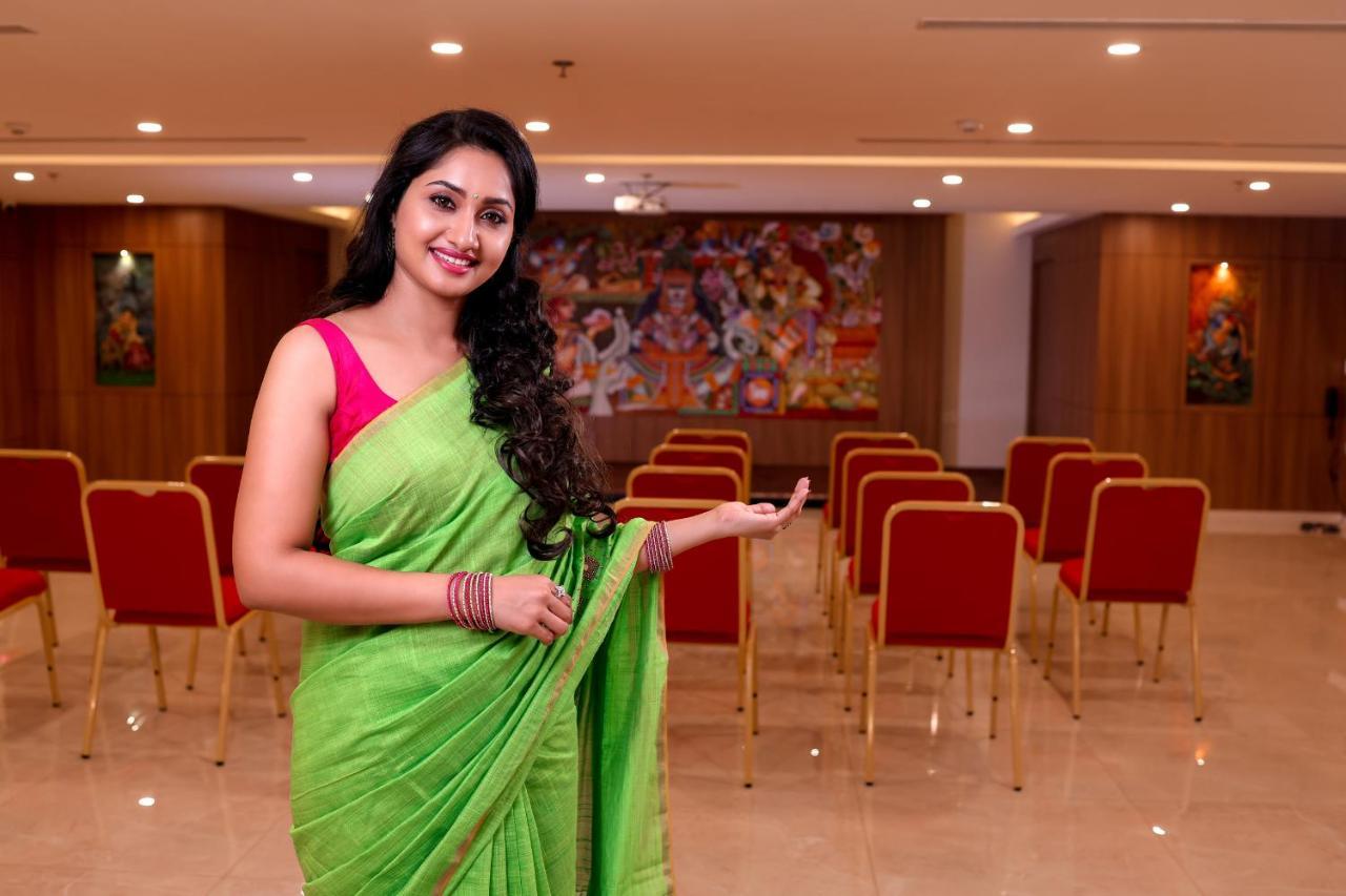 Krishnavalsam Regency Hotel Guruvāyūr Buitenkant foto