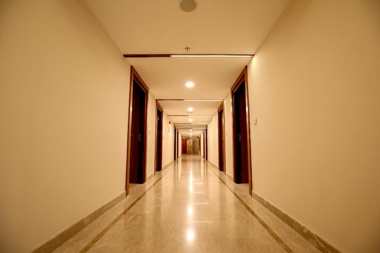Krishnavalsam Regency Hotel Guruvāyūr Buitenkant foto
