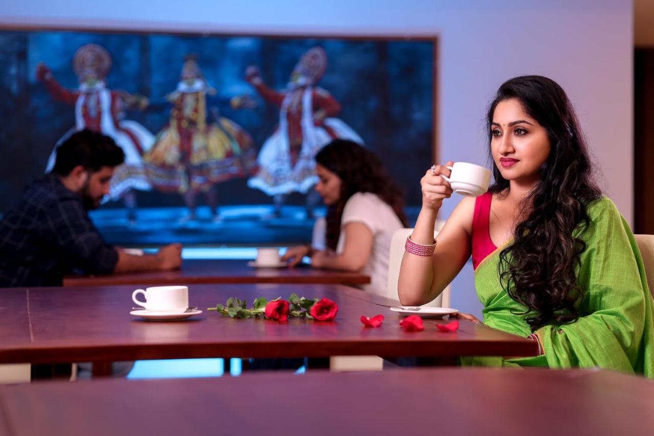Krishnavalsam Regency Hotel Guruvāyūr Buitenkant foto