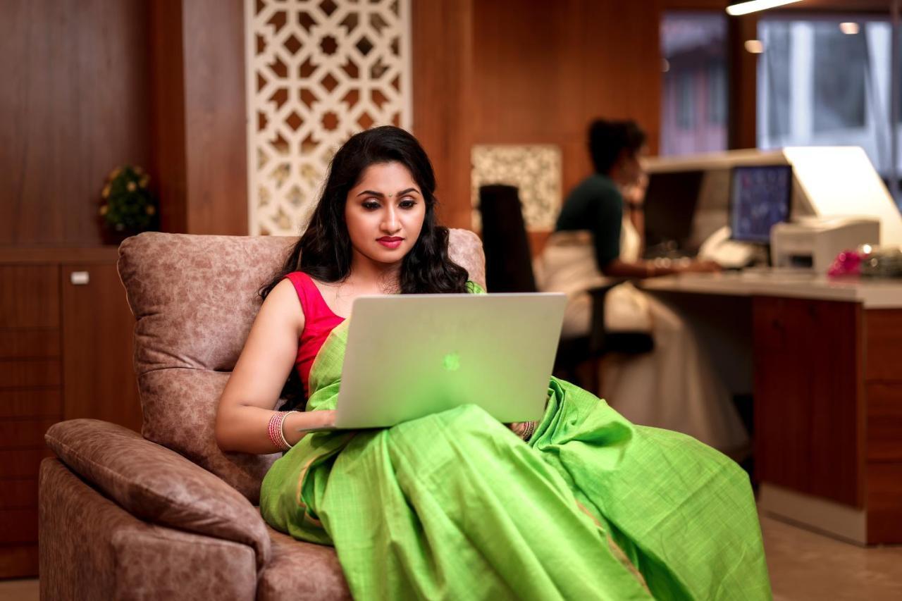 Krishnavalsam Regency Hotel Guruvāyūr Buitenkant foto
