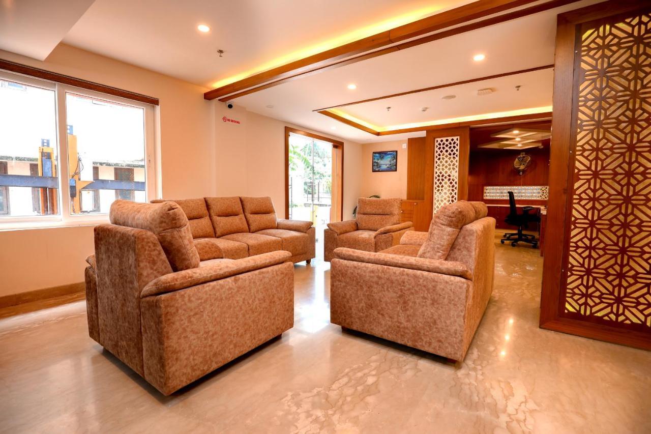 Krishnavalsam Regency Hotel Guruvāyūr Buitenkant foto