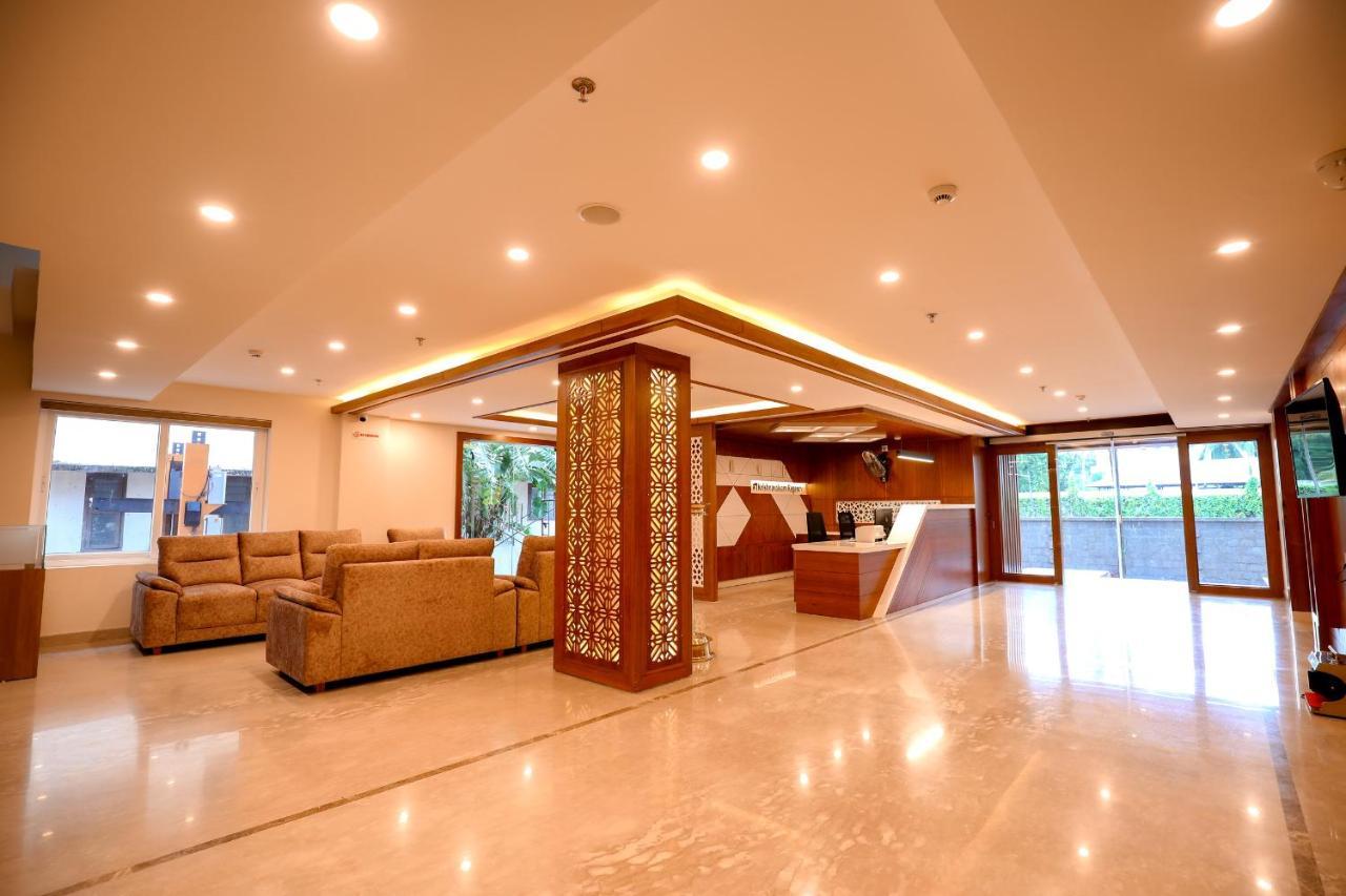 Krishnavalsam Regency Hotel Guruvāyūr Buitenkant foto
