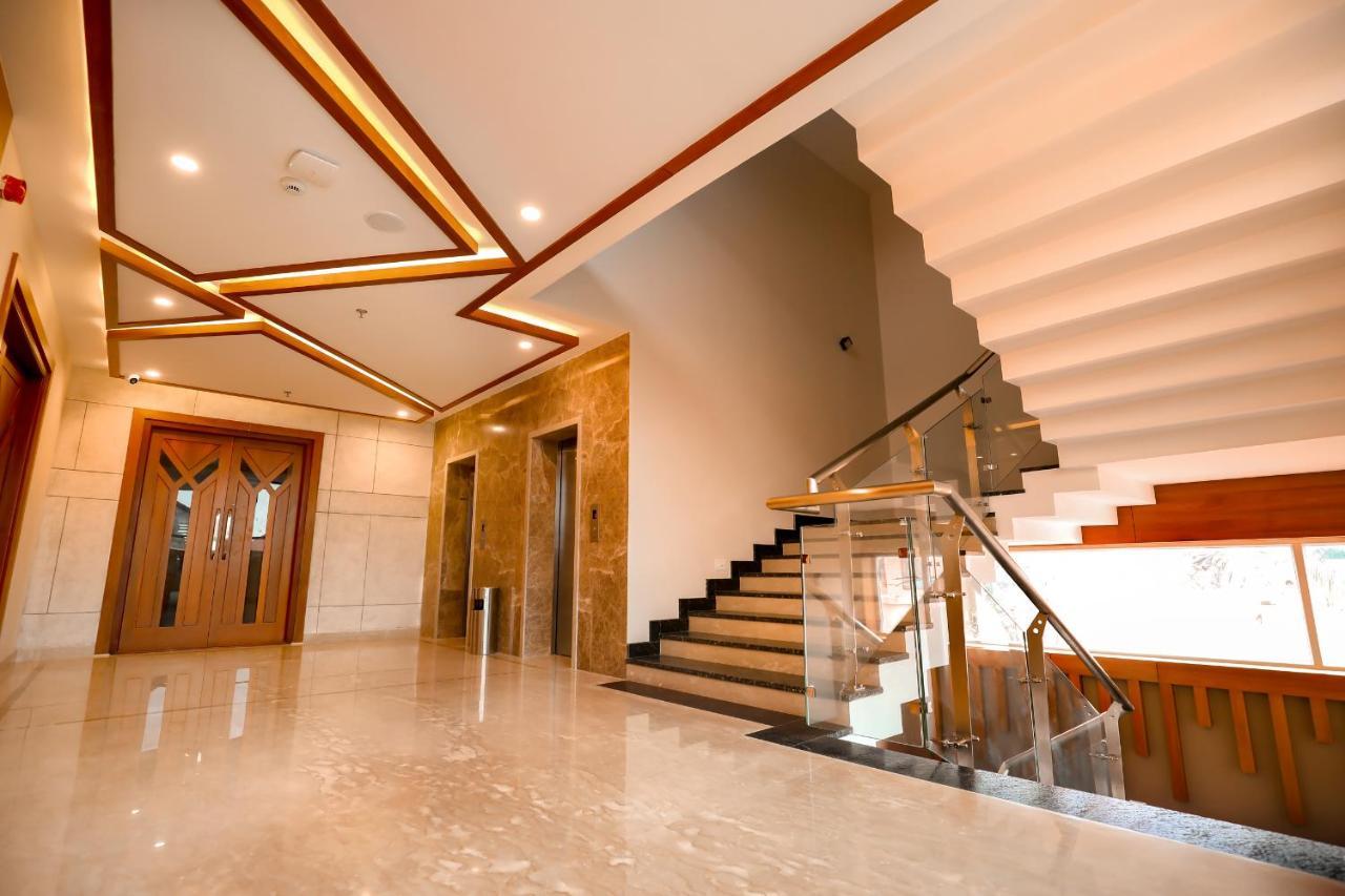 Krishnavalsam Regency Hotel Guruvāyūr Buitenkant foto