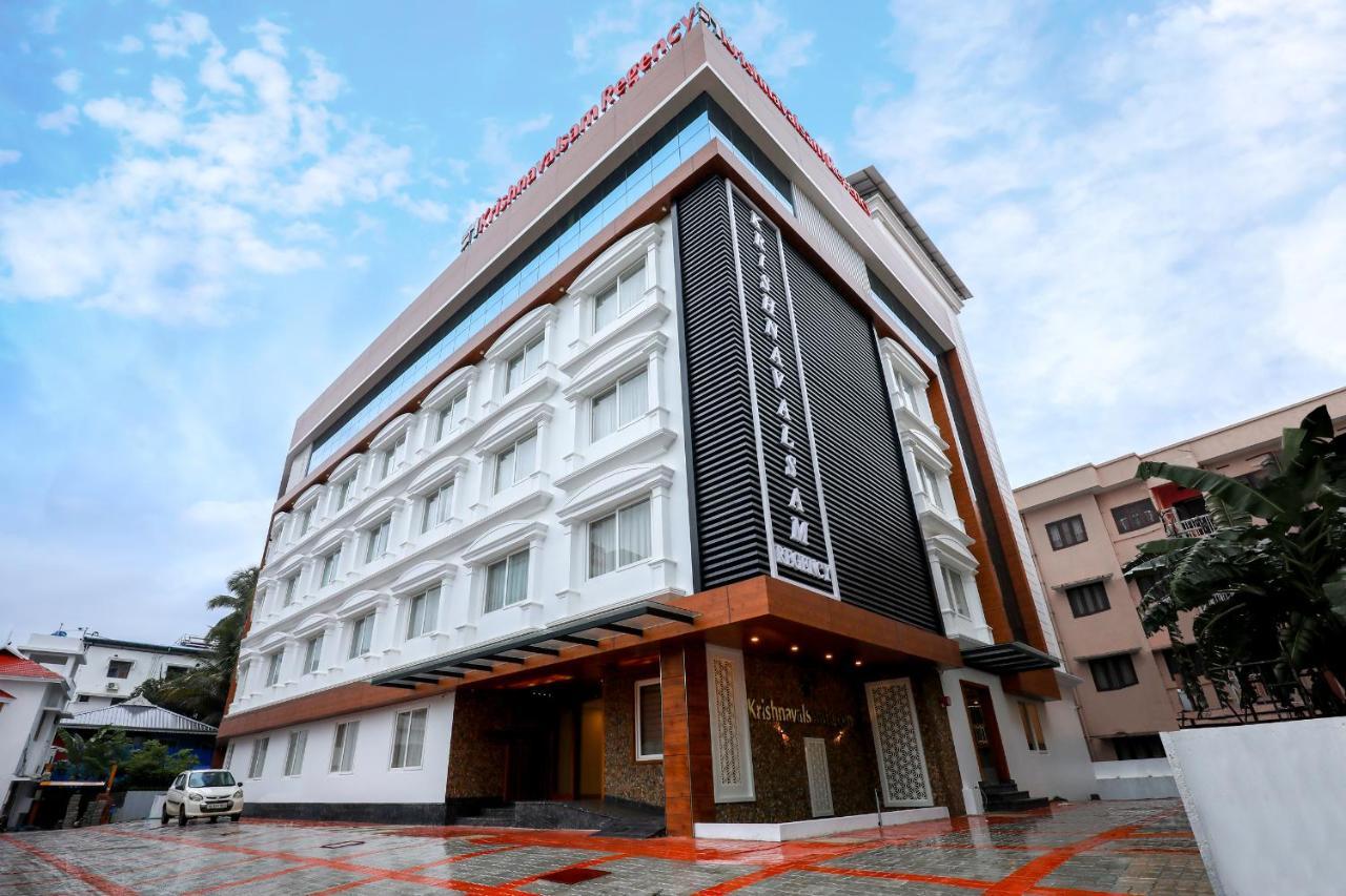 Krishnavalsam Regency Hotel Guruvāyūr Buitenkant foto