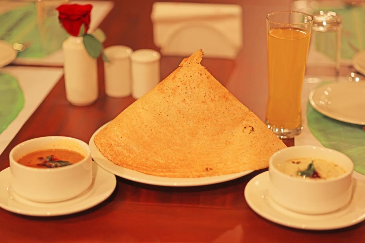 Krishnavalsam Regency Hotel Guruvāyūr Buitenkant foto