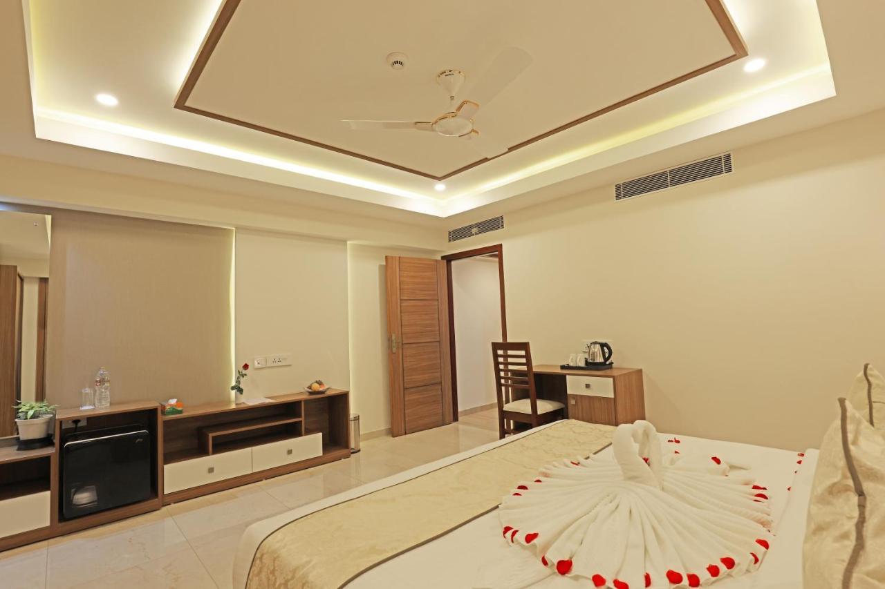 Krishnavalsam Regency Hotel Guruvāyūr Buitenkant foto