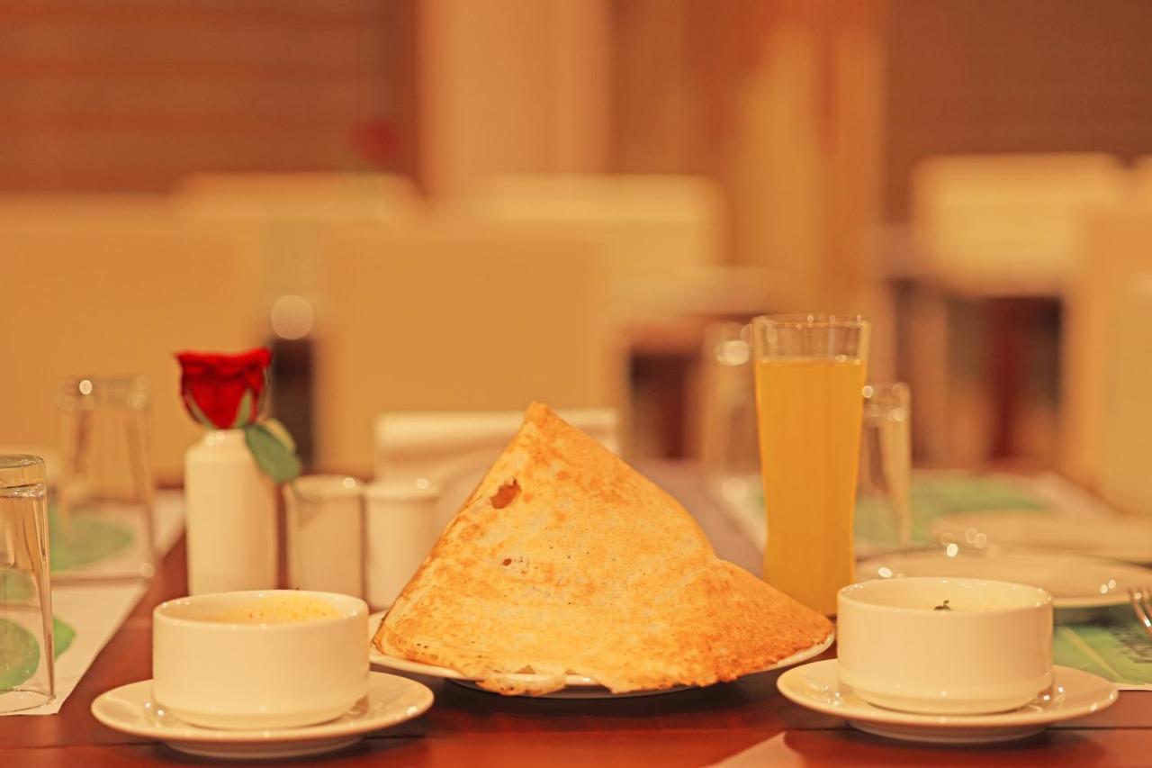 Krishnavalsam Regency Hotel Guruvāyūr Buitenkant foto
