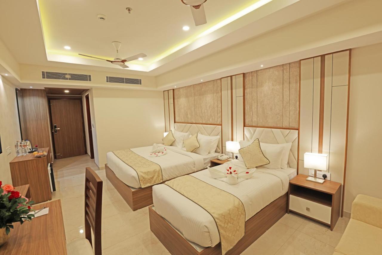 Krishnavalsam Regency Hotel Guruvāyūr Buitenkant foto