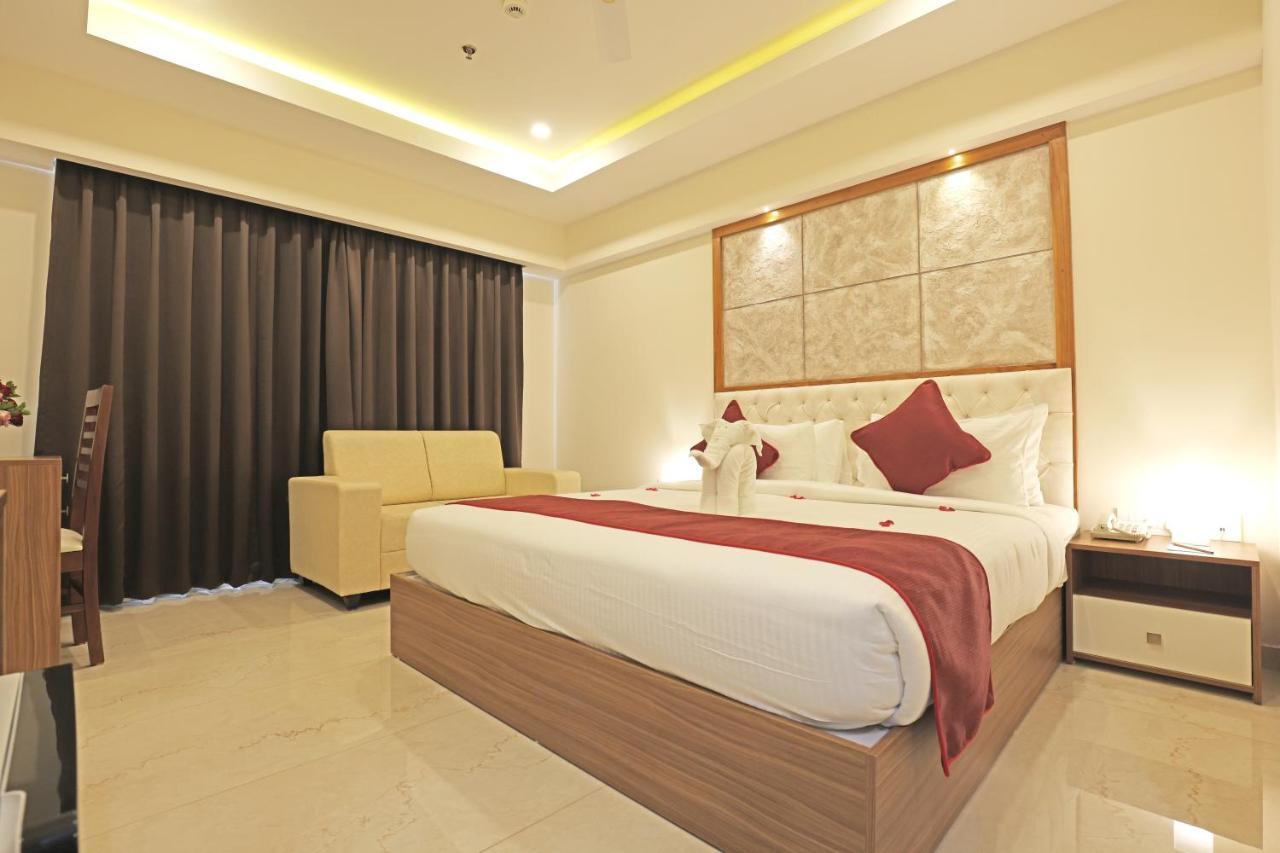 Krishnavalsam Regency Hotel Guruvāyūr Buitenkant foto