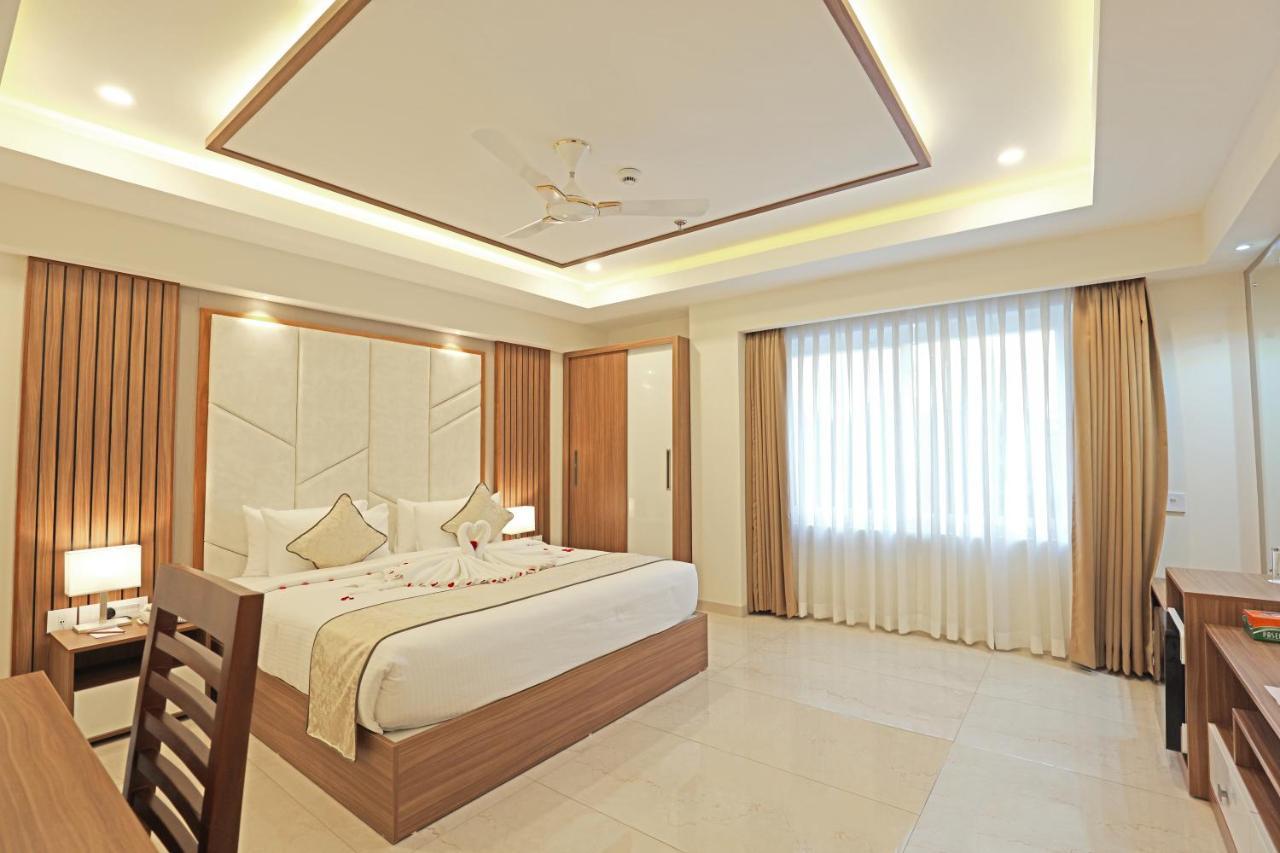 Krishnavalsam Regency Hotel Guruvāyūr Buitenkant foto