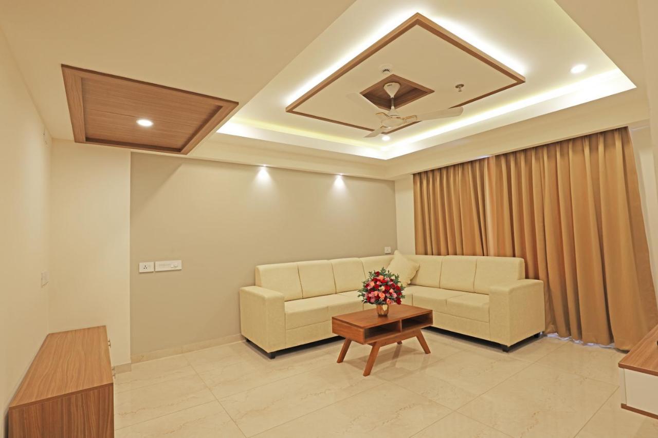Krishnavalsam Regency Hotel Guruvāyūr Buitenkant foto