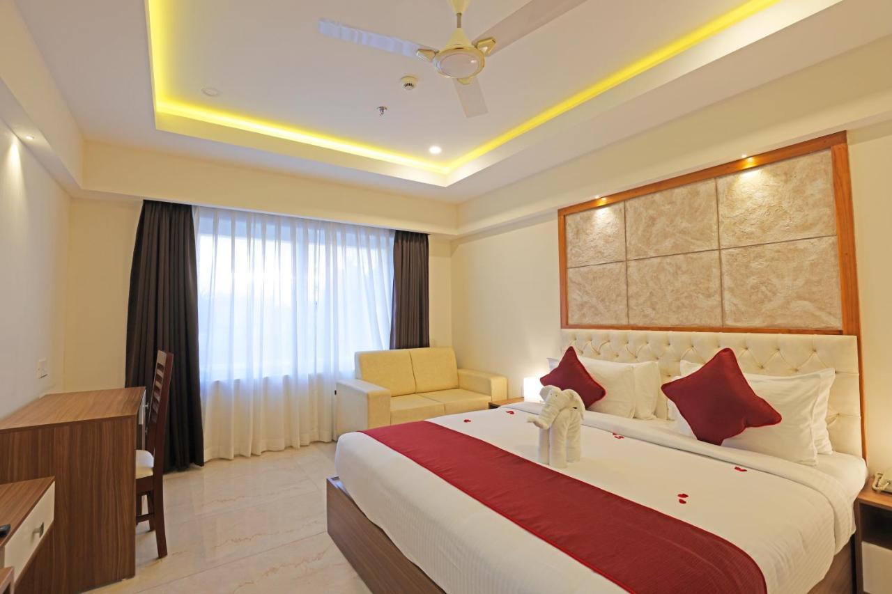 Krishnavalsam Regency Hotel Guruvāyūr Buitenkant foto