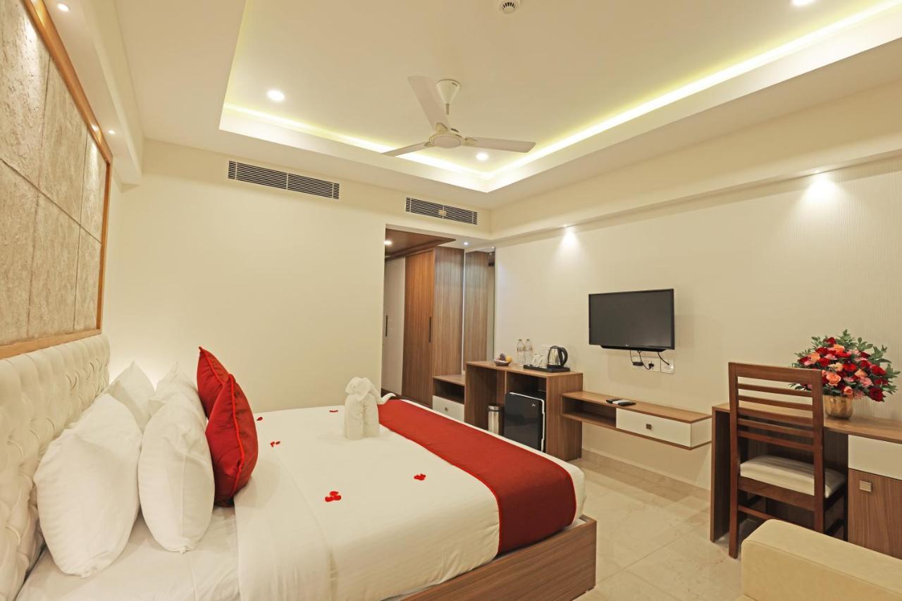 Krishnavalsam Regency Hotel Guruvāyūr Buitenkant foto