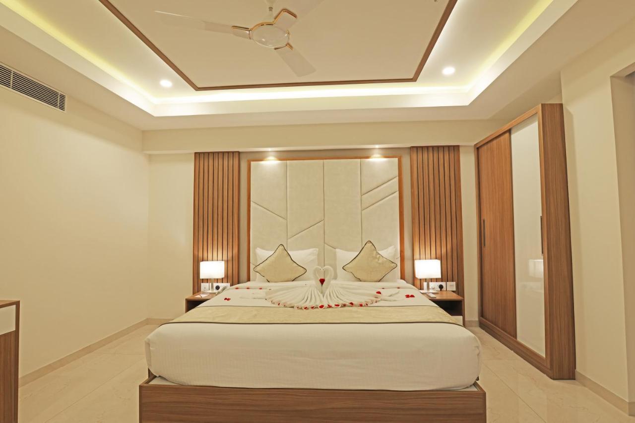 Krishnavalsam Regency Hotel Guruvāyūr Buitenkant foto