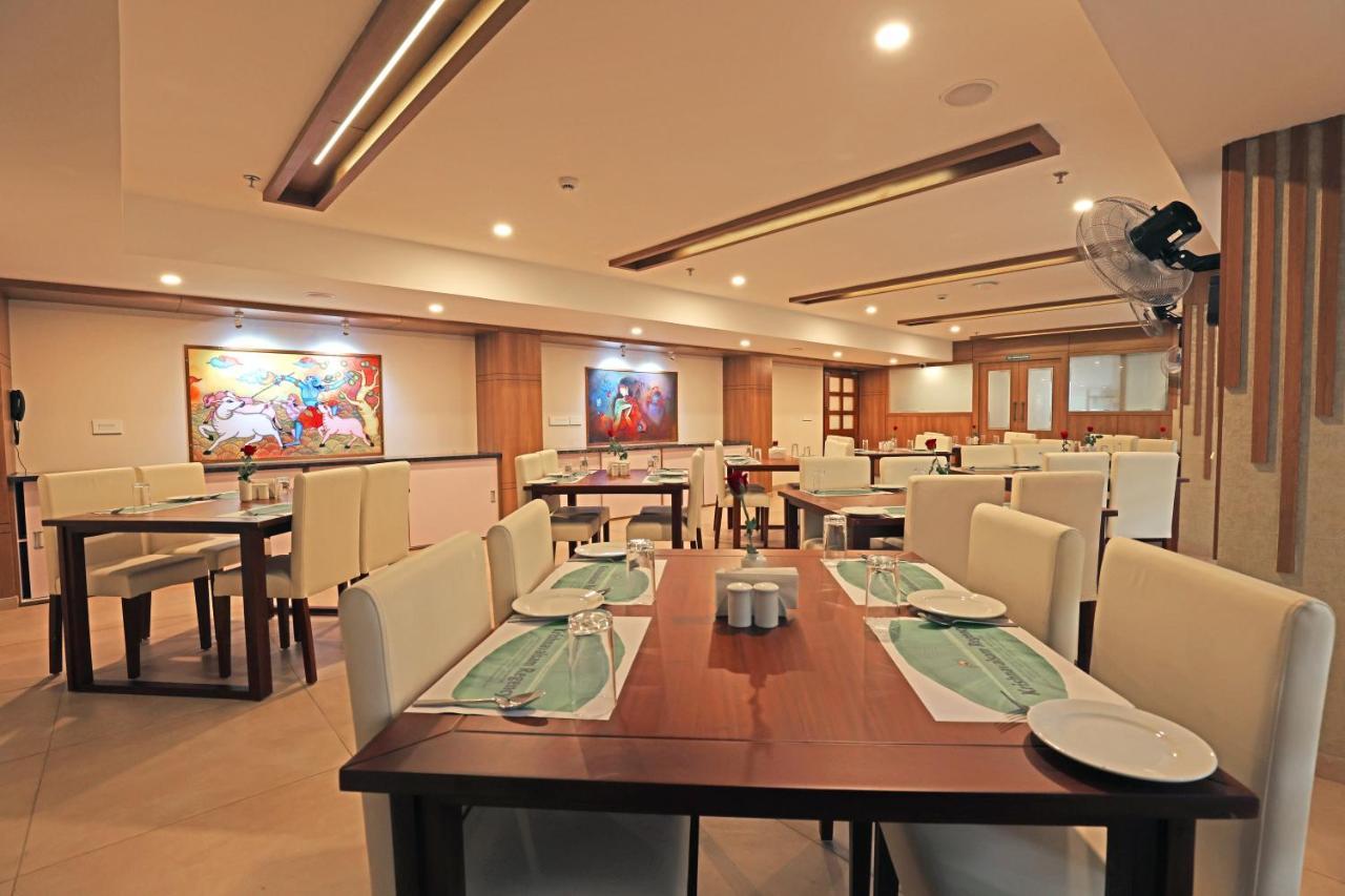 Krishnavalsam Regency Hotel Guruvāyūr Buitenkant foto