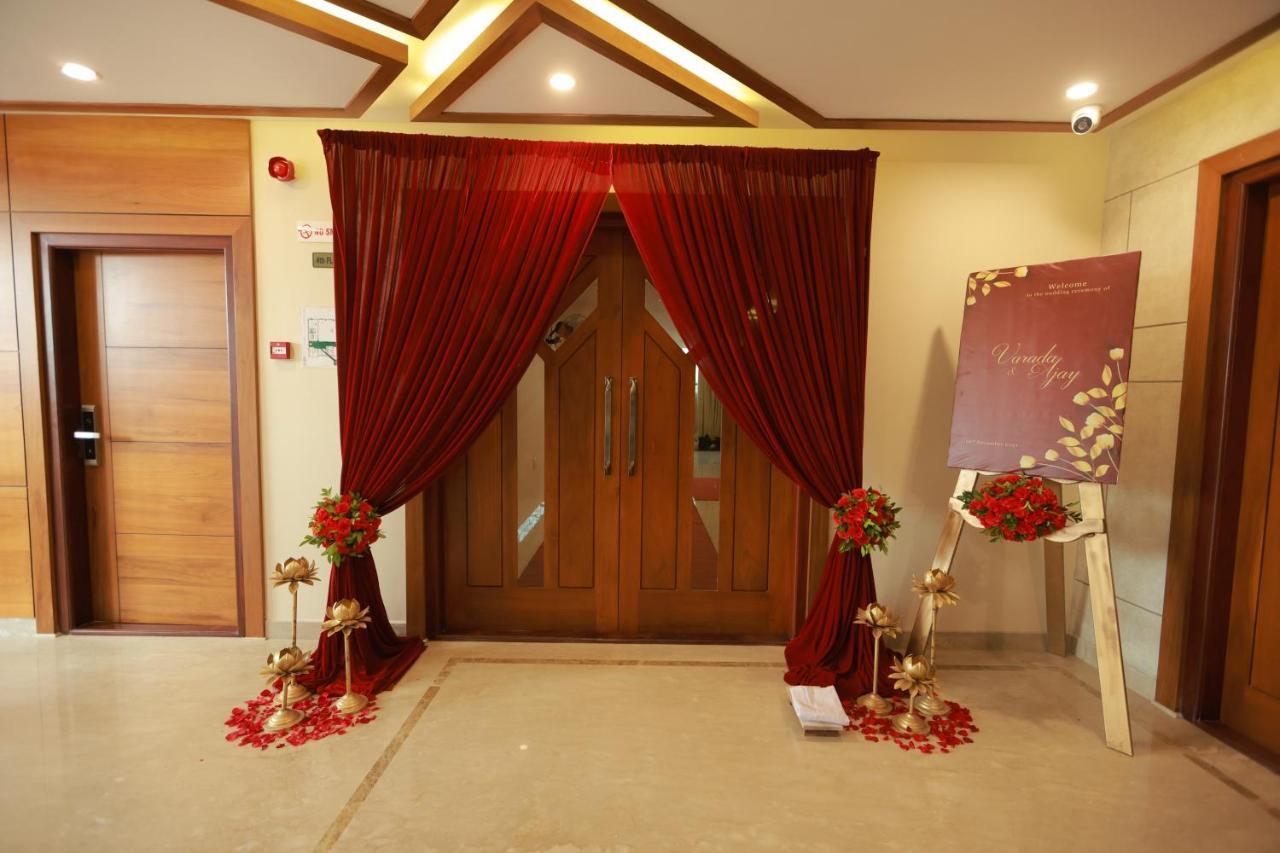 Krishnavalsam Regency Hotel Guruvāyūr Buitenkant foto