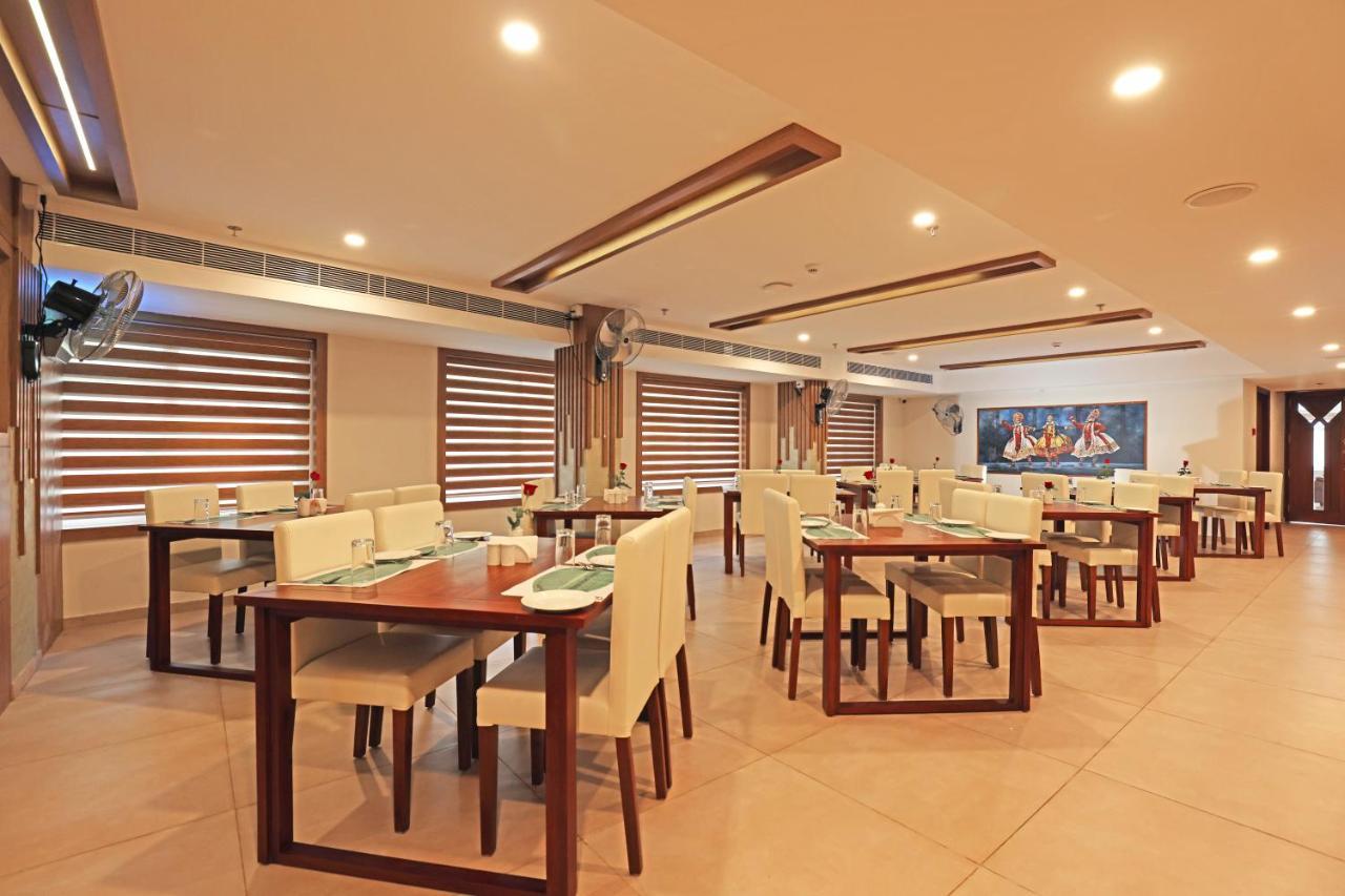 Krishnavalsam Regency Hotel Guruvāyūr Buitenkant foto